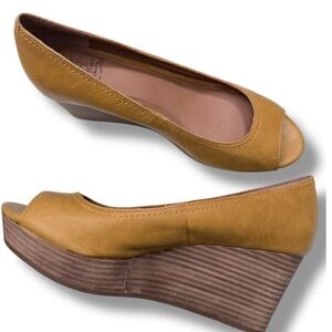 NIB Lucky Brand Women Tan Leather Peep Toe Wedge Heels Size 8.5M ISSY2